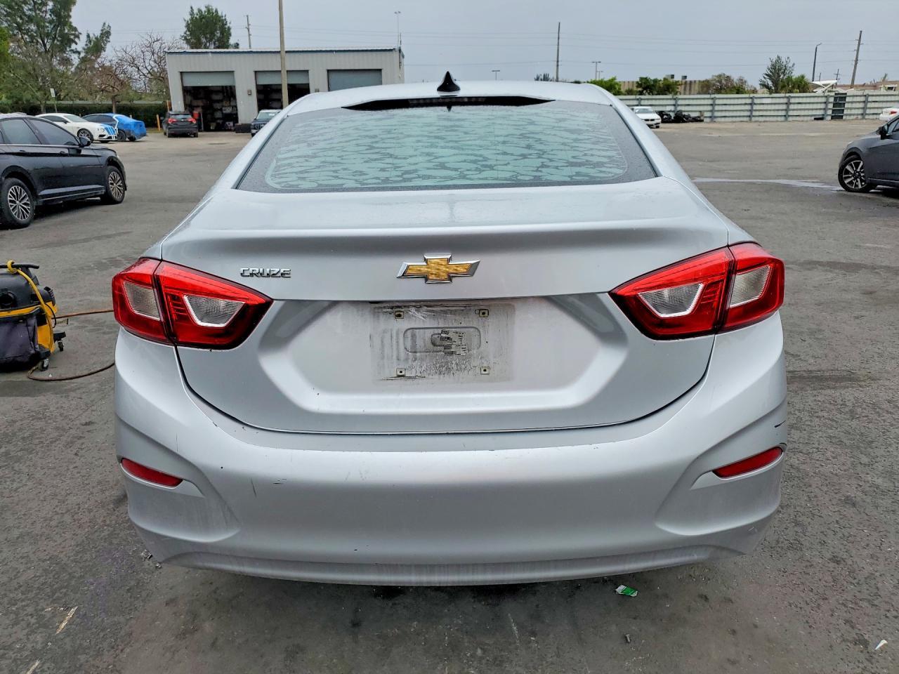2018 Chevrolet Cruze Ls - Image 6