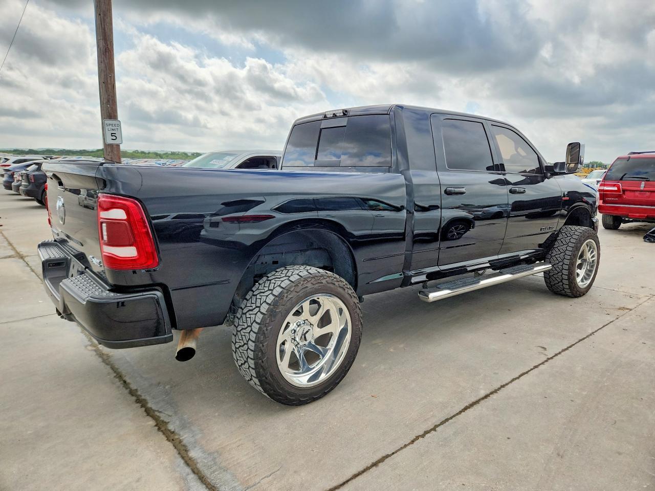 2023 Ram 2500 Laramie - Фото 3