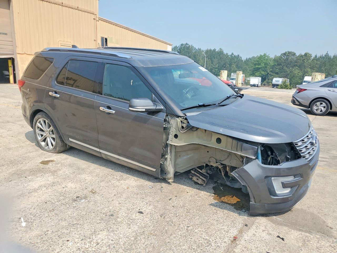 2017 Ford Explorer Limited - Image 4