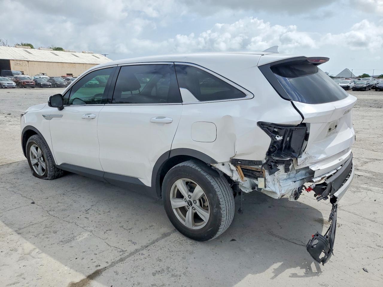 2024 Kia Sorento Lx - Image 2