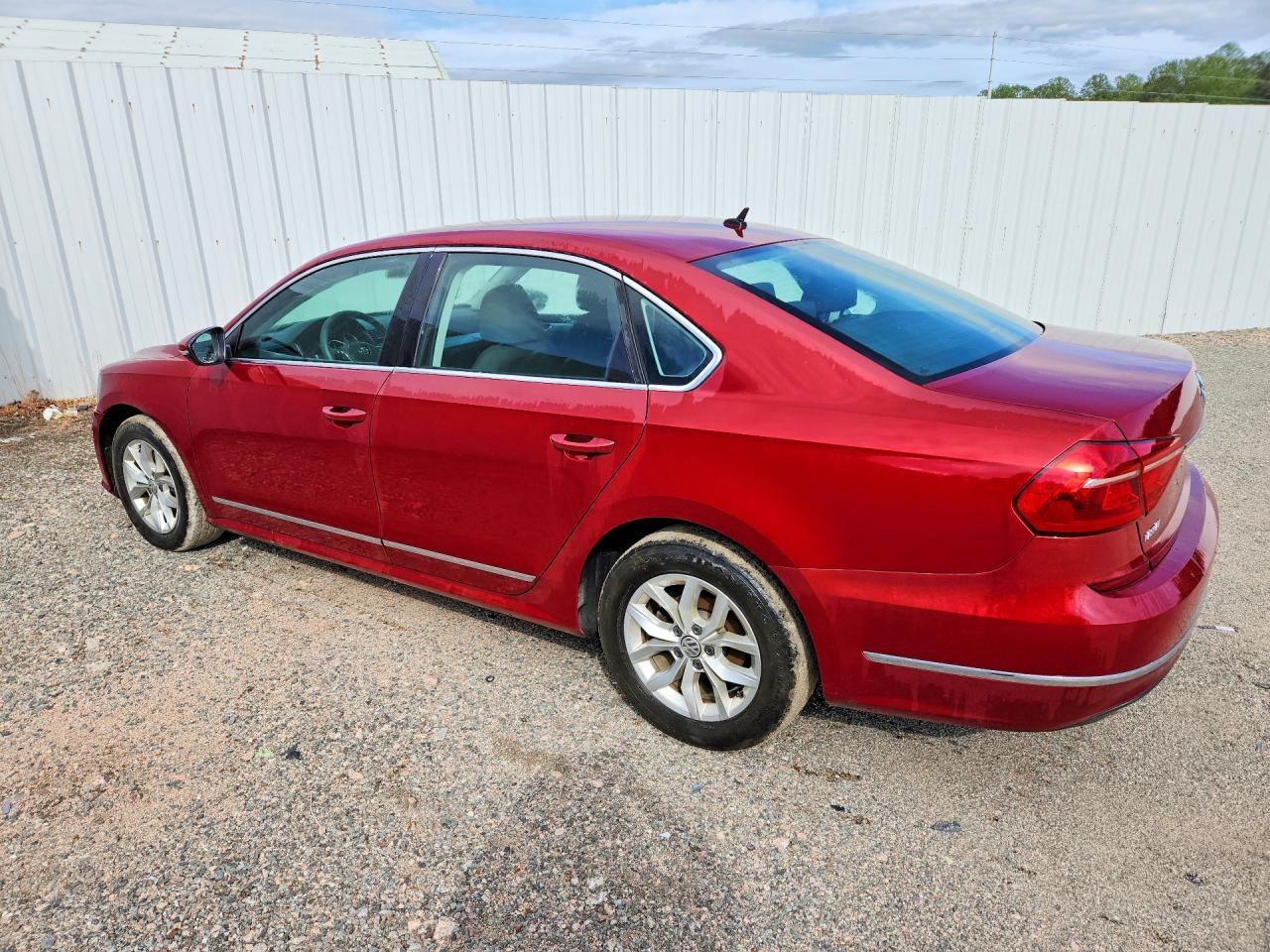 2016 Volkswagen Passat S - Фото 2