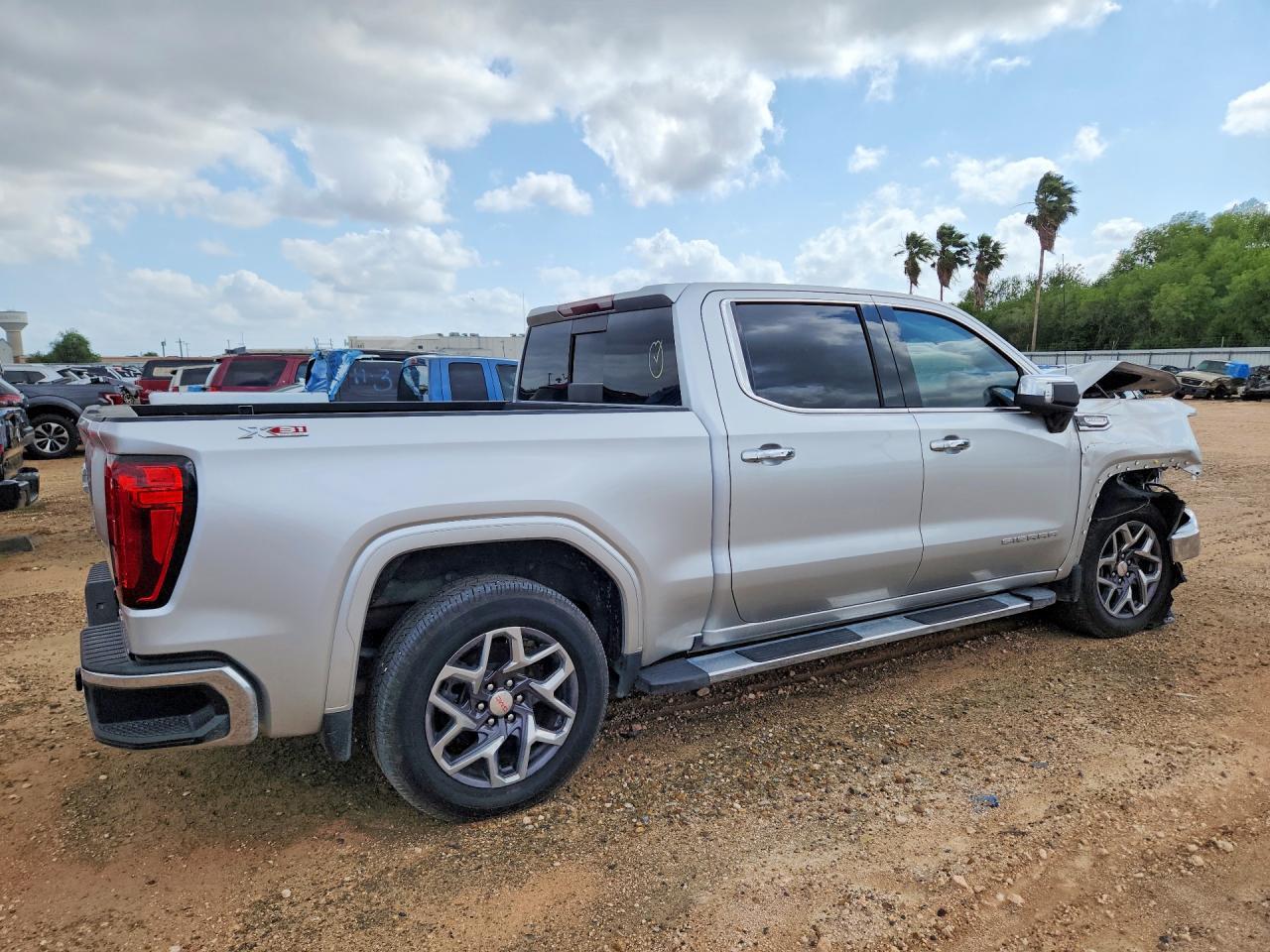 2022 GMC Sierra K1500 Slt - Image 3