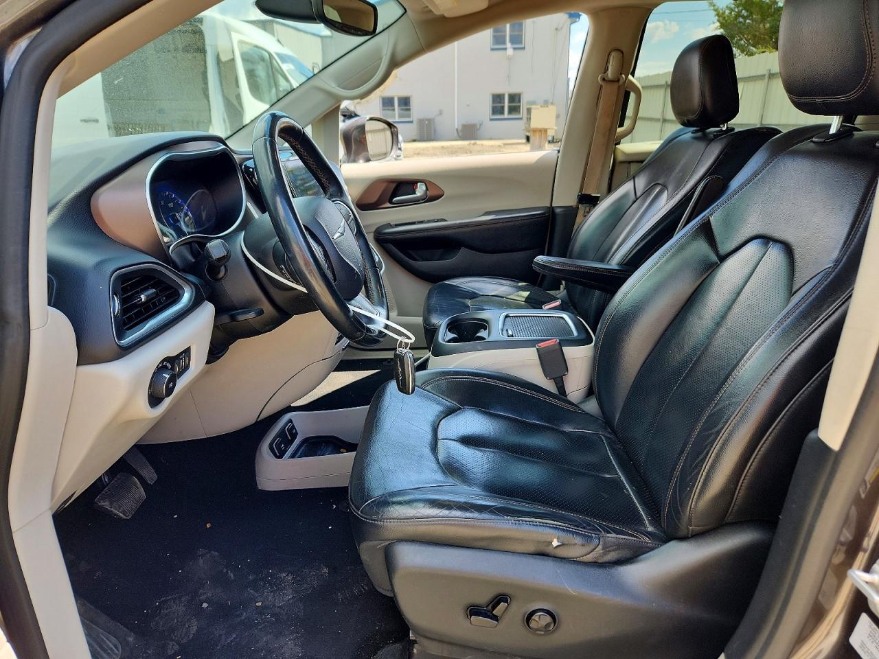 2017 Chrysler Pacifica Touring L Plus - Фото 7