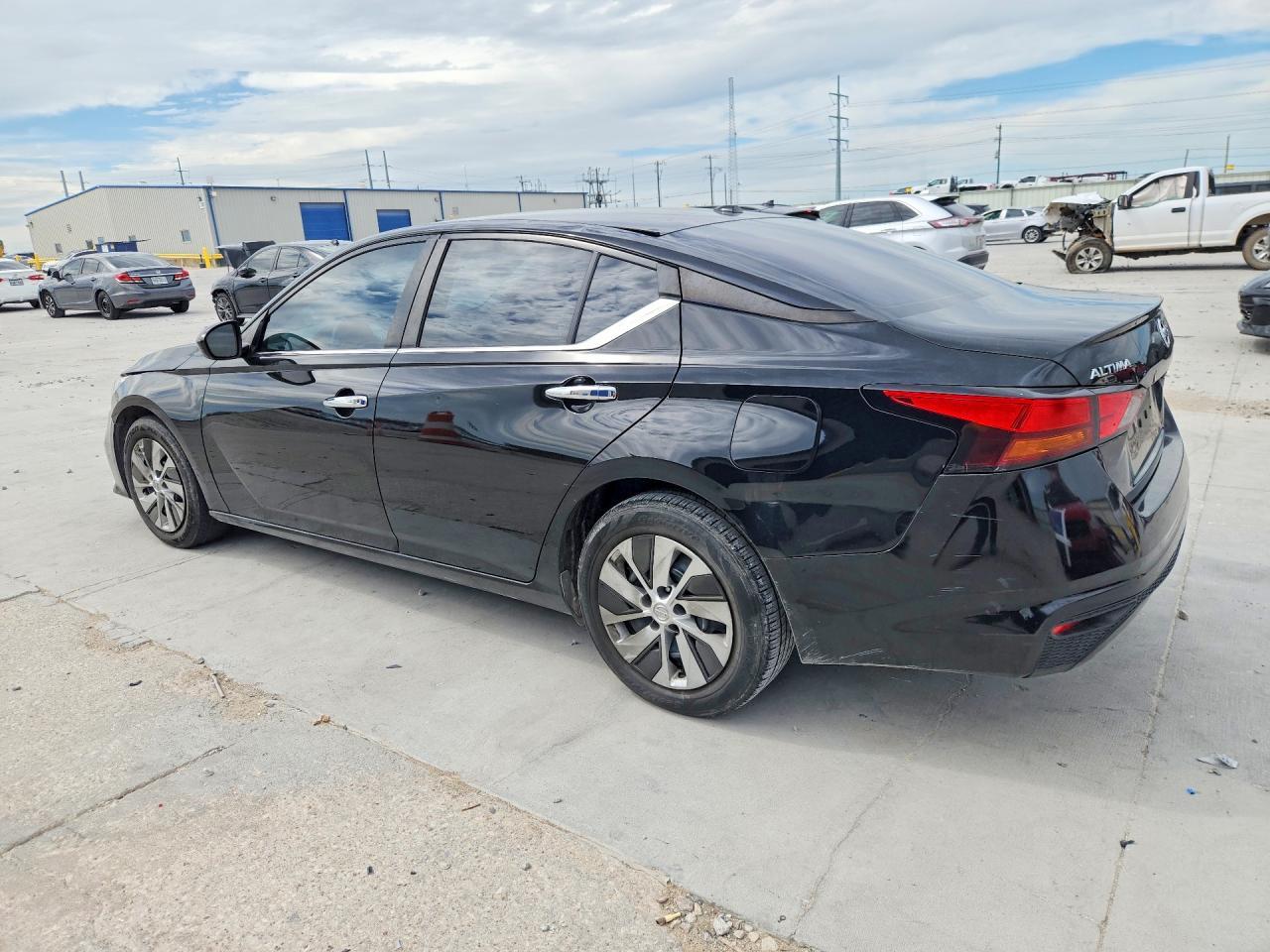 2020 Nissan Altima S - Фото 2