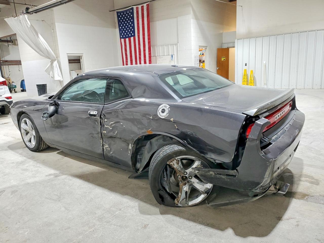 2014 Dodge Challenger Sxt - Image 2