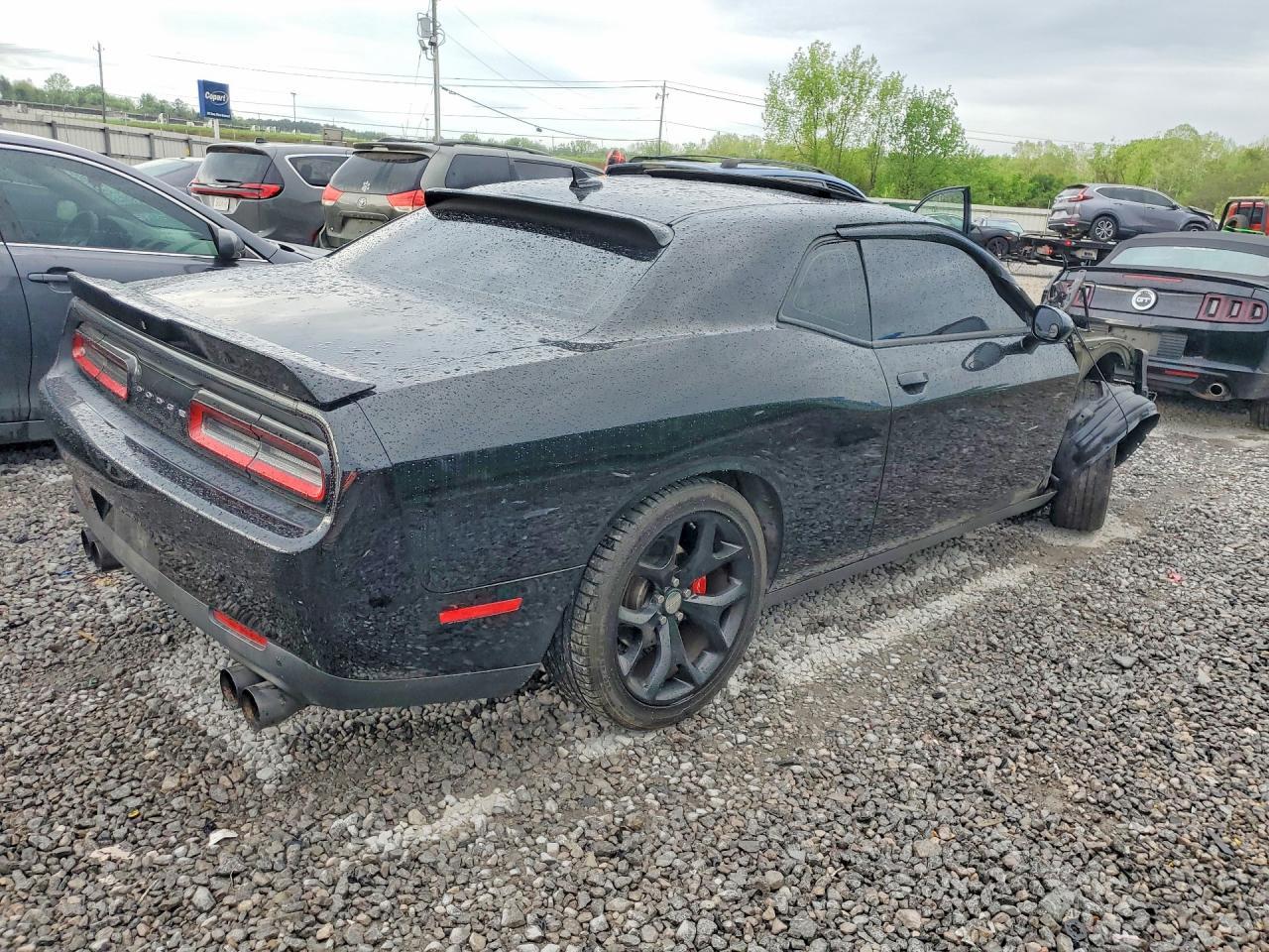 2016 Dodge Challenger R - Image 3