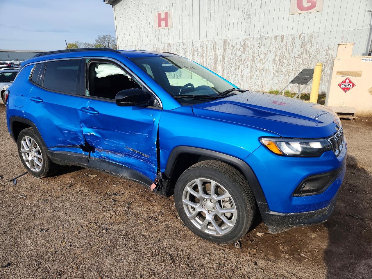 2024 Jeep Compass Latitude Lux - Image 4