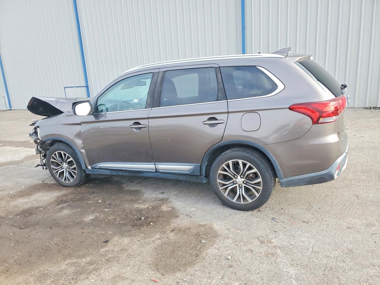 2017 Mitsubishi Outlander Se - Image 2