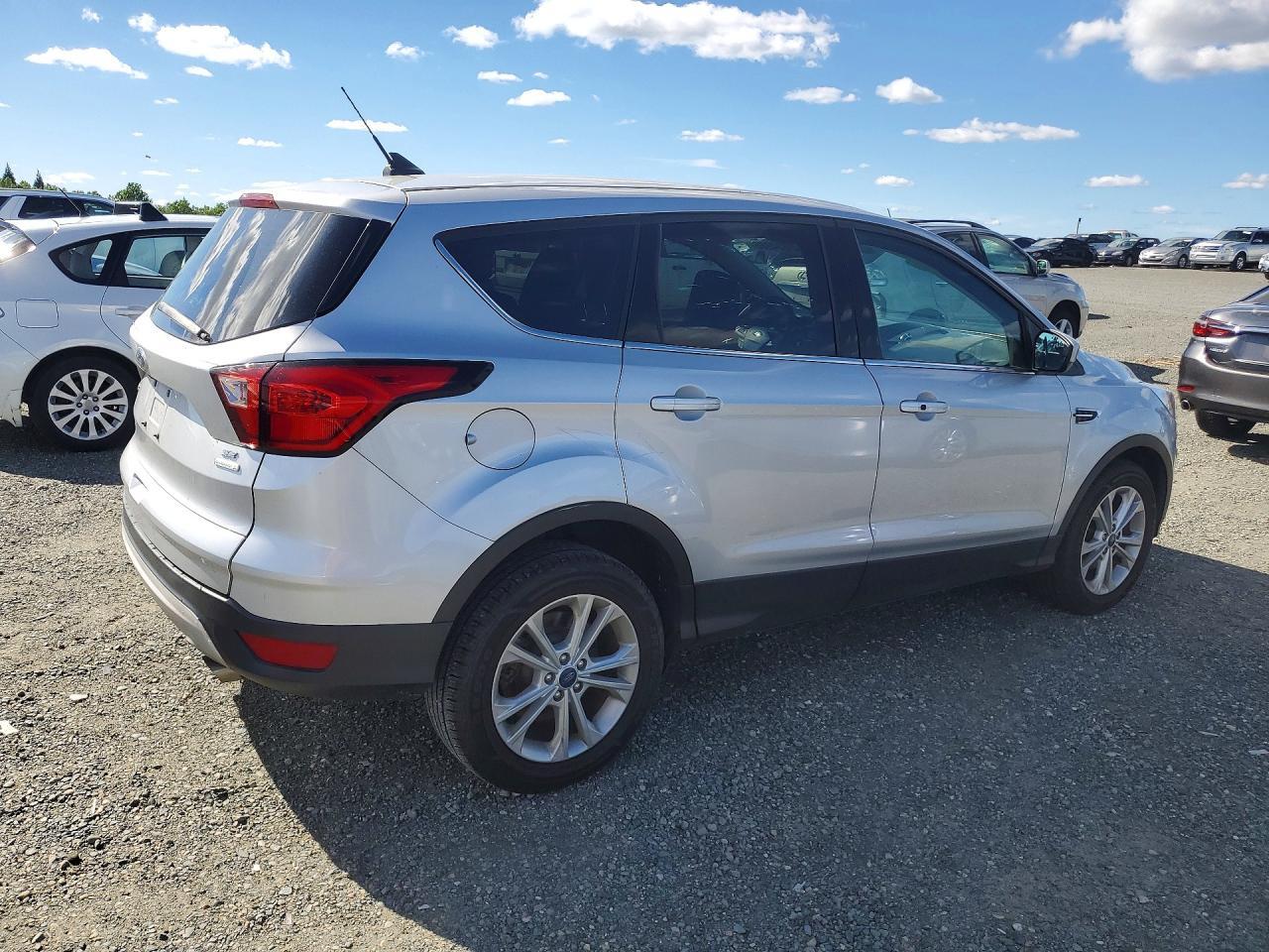 2019 Ford Escape Se - Фото 3