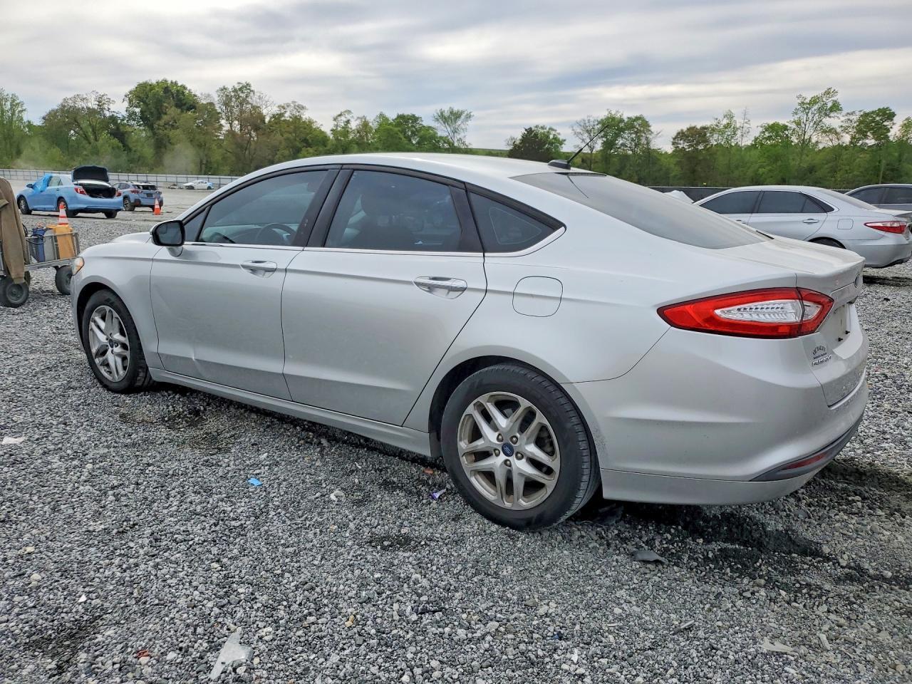 2015 Ford Fusion Se - Фото 2