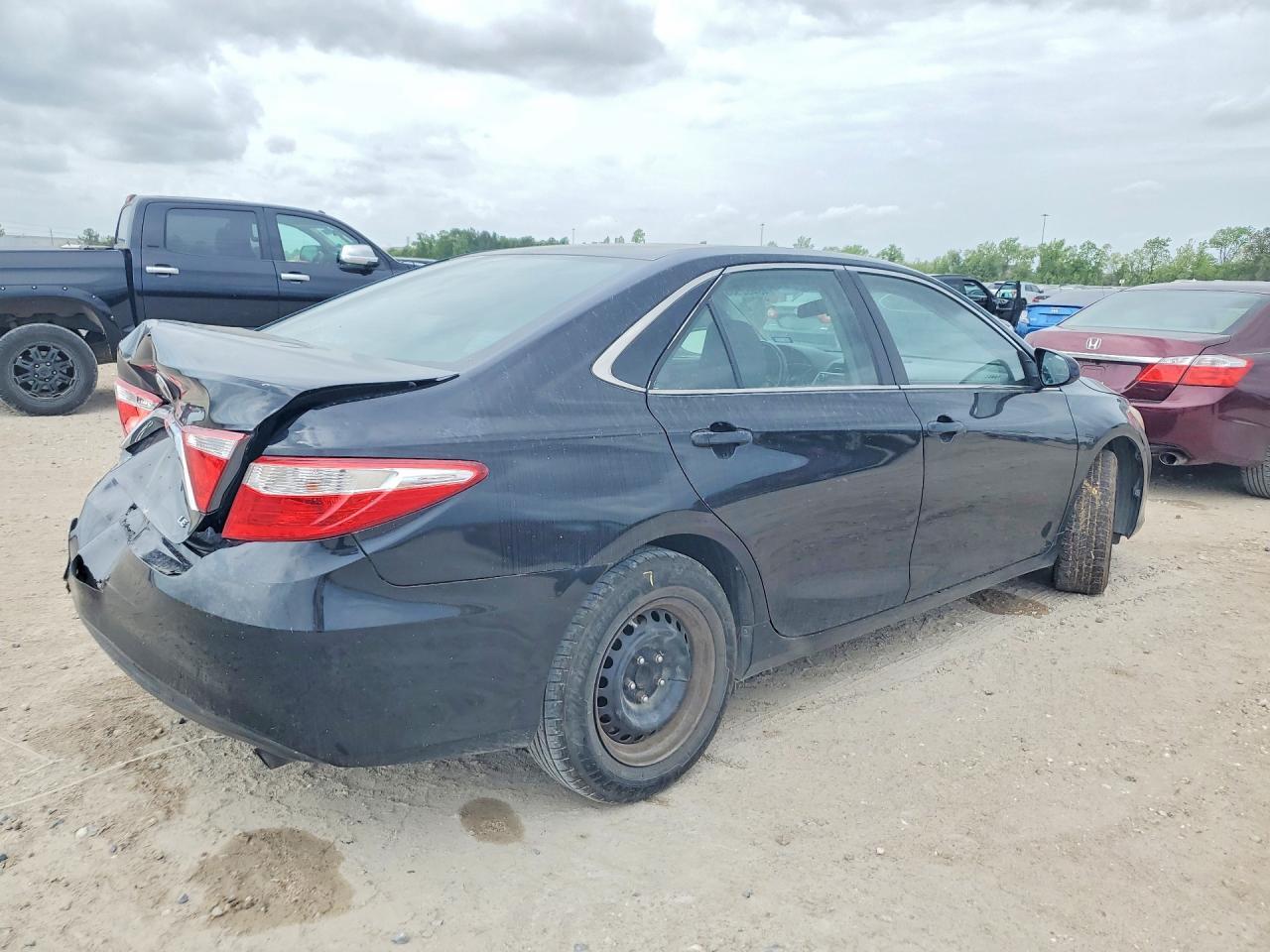 2017 Toyota Camry Le - Фото 3