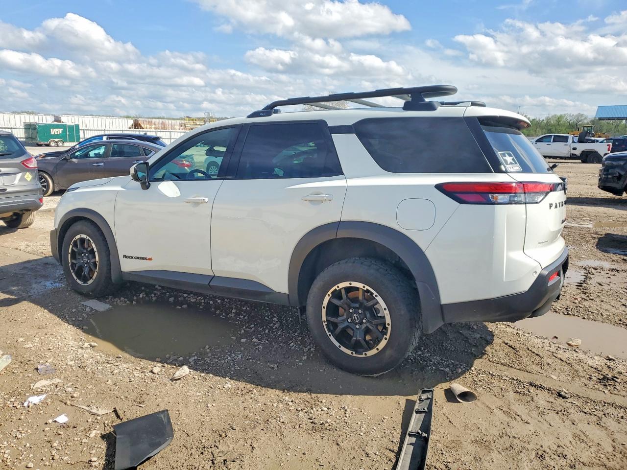 2023 Nissan Pathfinder Sv - Фото 2
