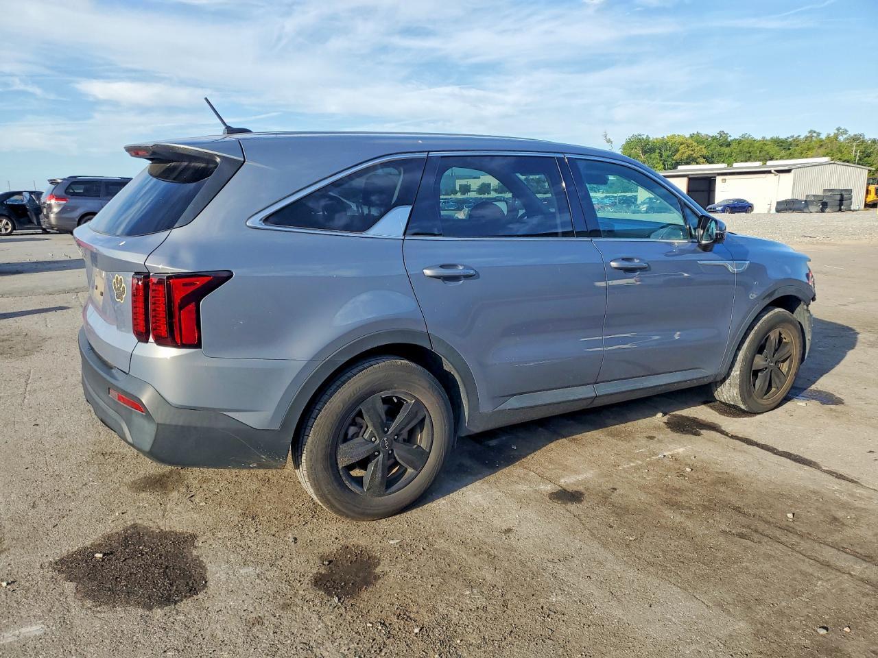2023 Kia Sorento Lx - Фото 3