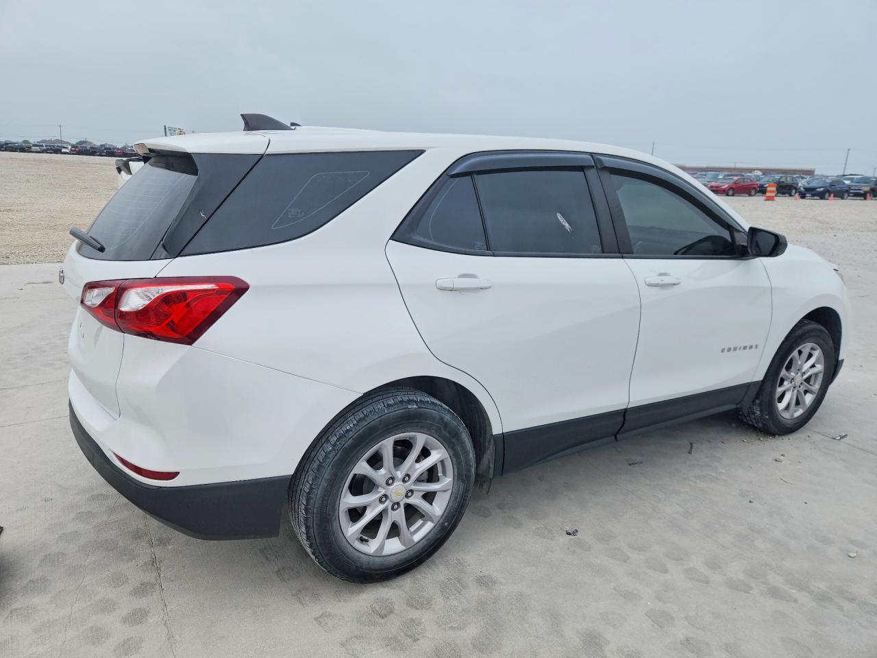2021 Chevrolet Equinox Ls - Фото 3