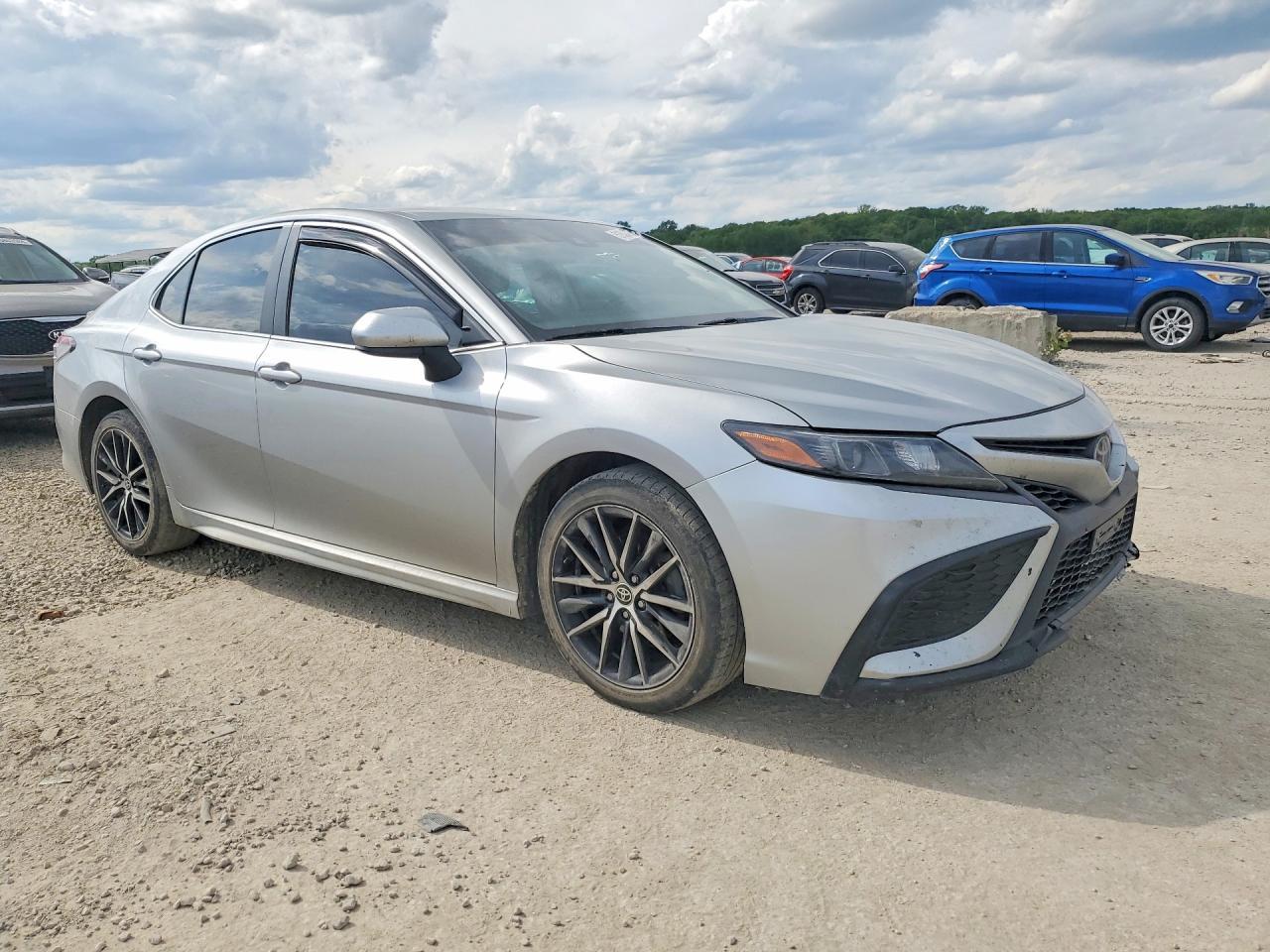 2021 Toyota Camry Se - Image 4