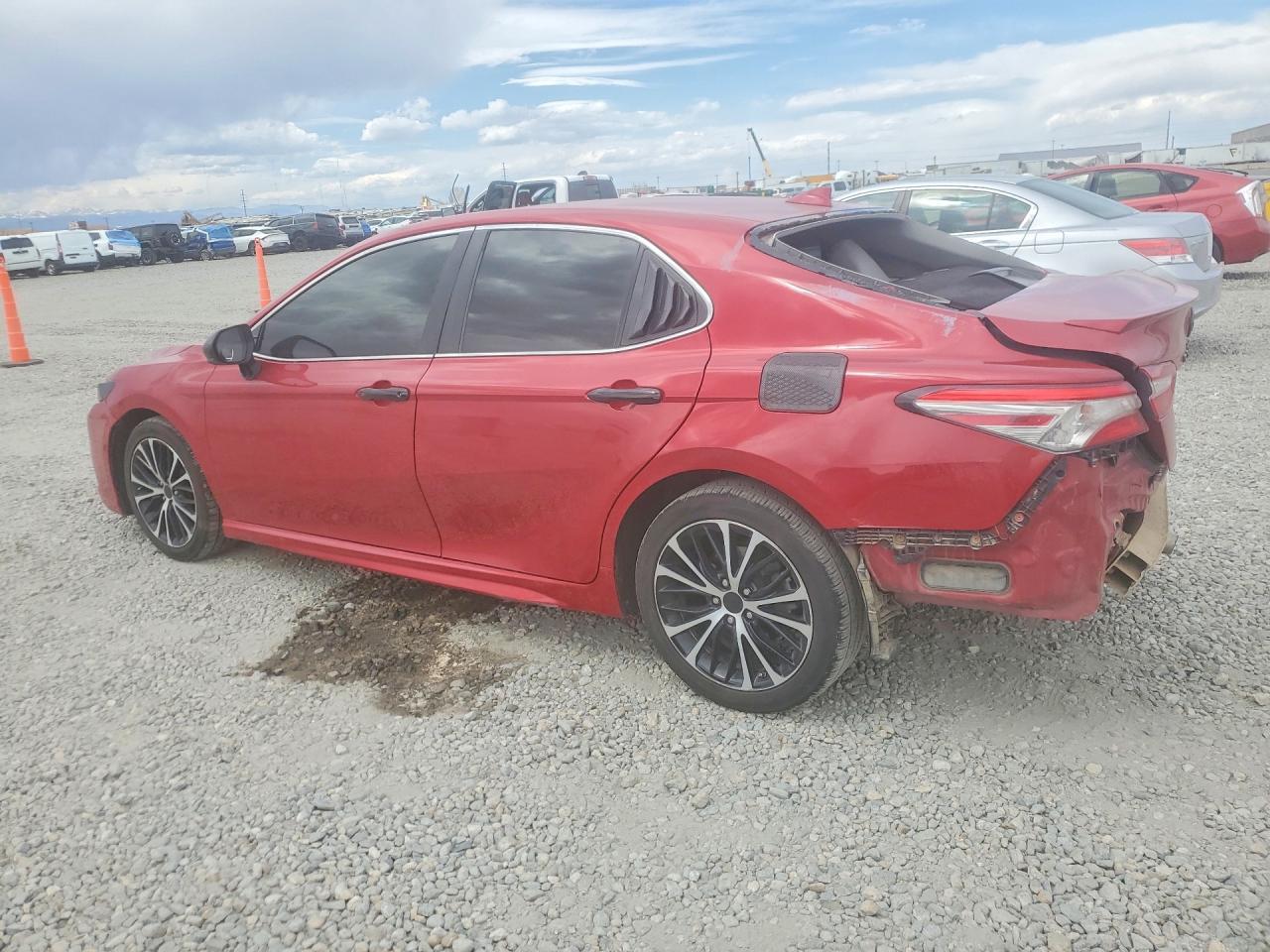 2019 Toyota Camry Se - Фото 2