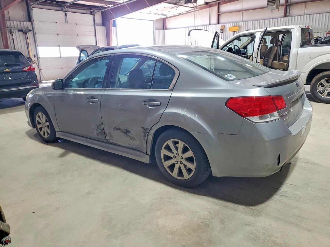 2011 Subaru Legacy 2.5I Premium - Фото 2