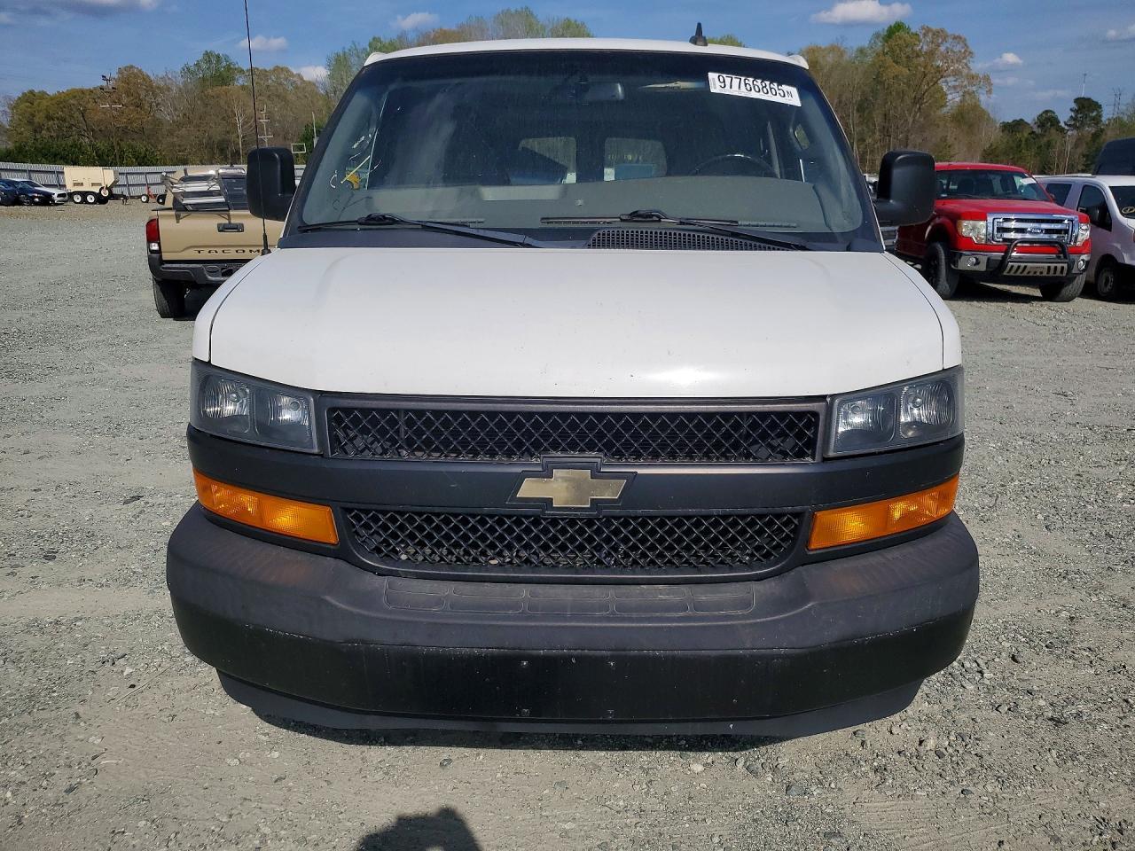 2019 Chevrolet Express 3500 Utility / Service Van - Фото 5