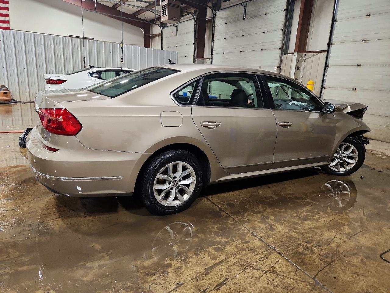 2016 Volkswagen Passat S - Фото 3