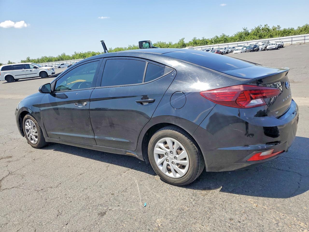2020 Hyundai Elantra Se - Фото 2