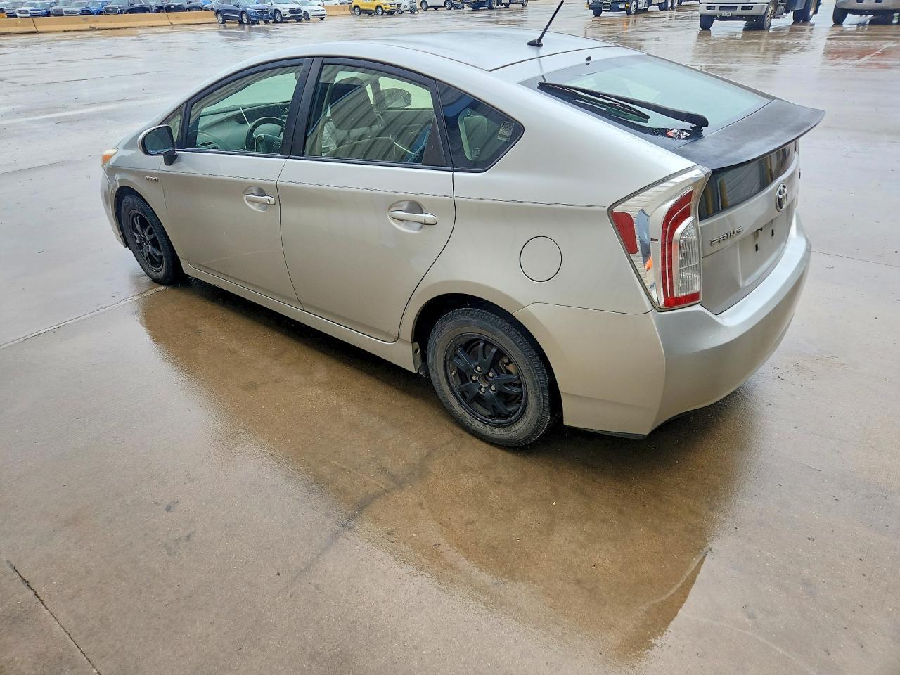 2013 Toyota Prius Two - Фото 2