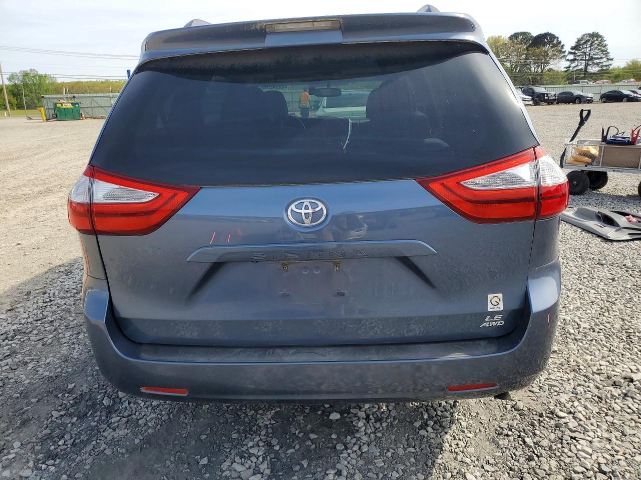 2017 Toyota Sienna Le 7-Passenger - Фото 6