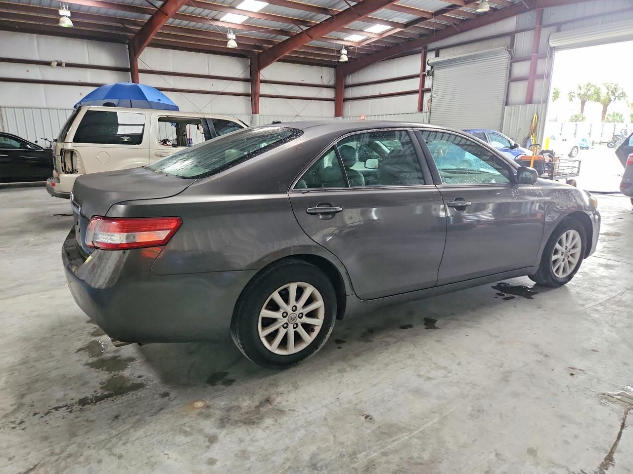 2011 Toyota Camry Xle - Фото 3