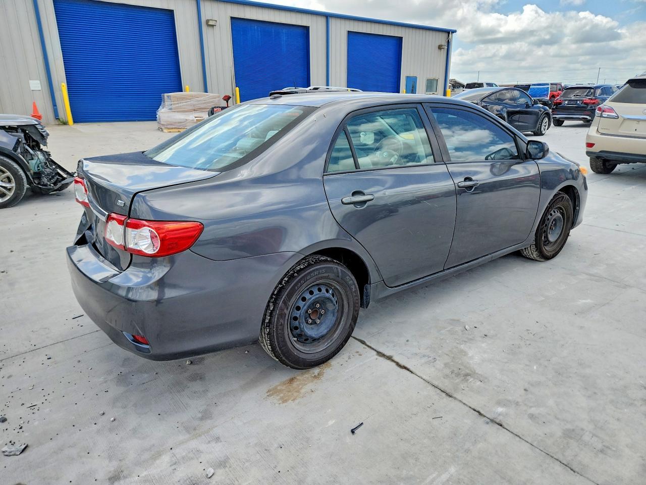 2011 Toyota Corolla Le - Фото 3