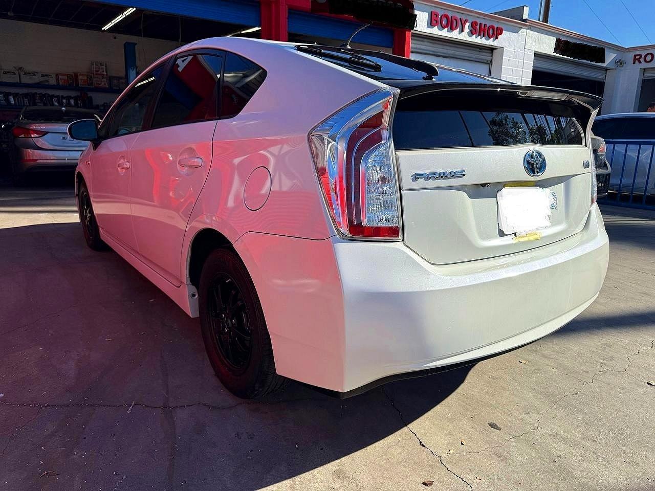 2015 Toyota Prius Two - Фото 3
