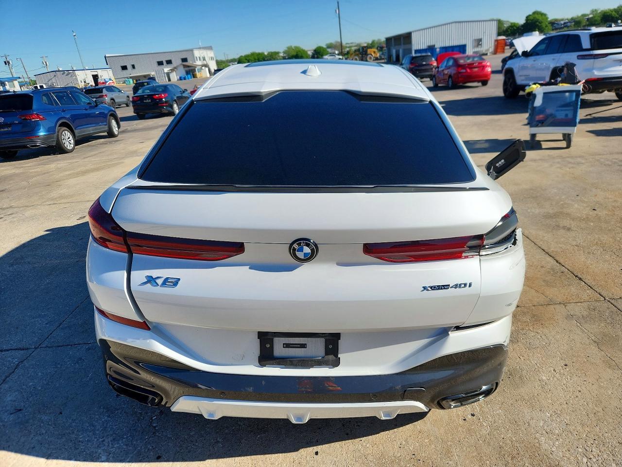 2025 BMW X6 xDrive40I - Image 6