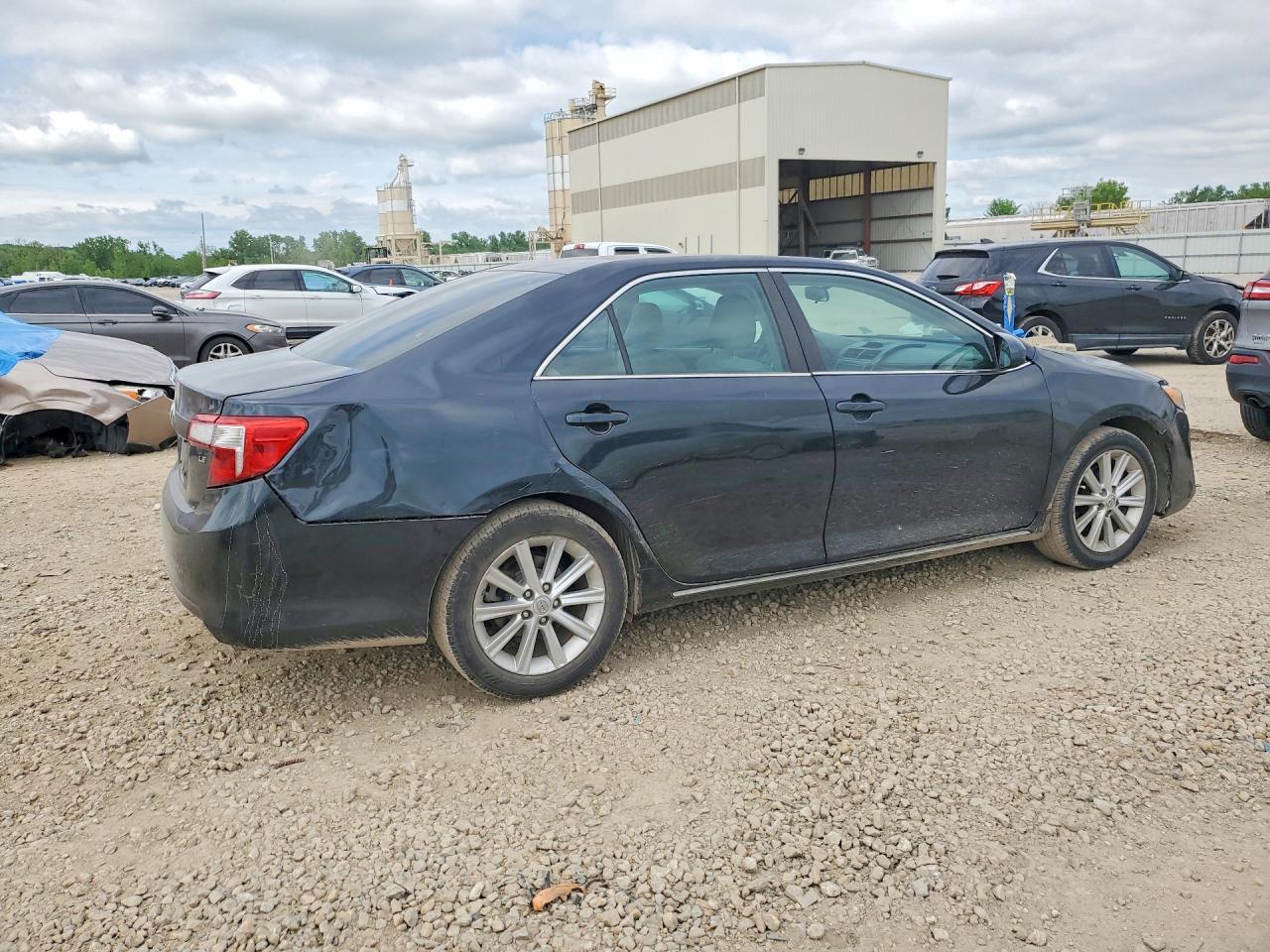 2013 Toyota Camry Le - Фото 3