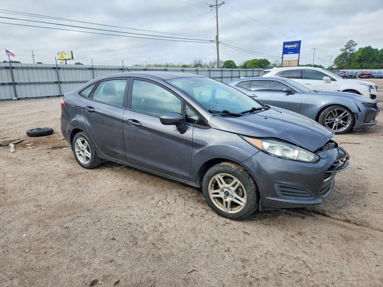 2019 Ford Fiesta Se - Фото 4