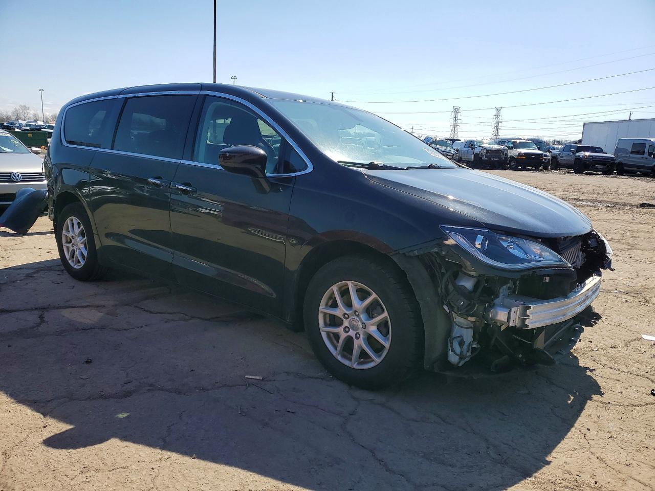 2020 Chrysler Pacifica Touring - Фото 4
