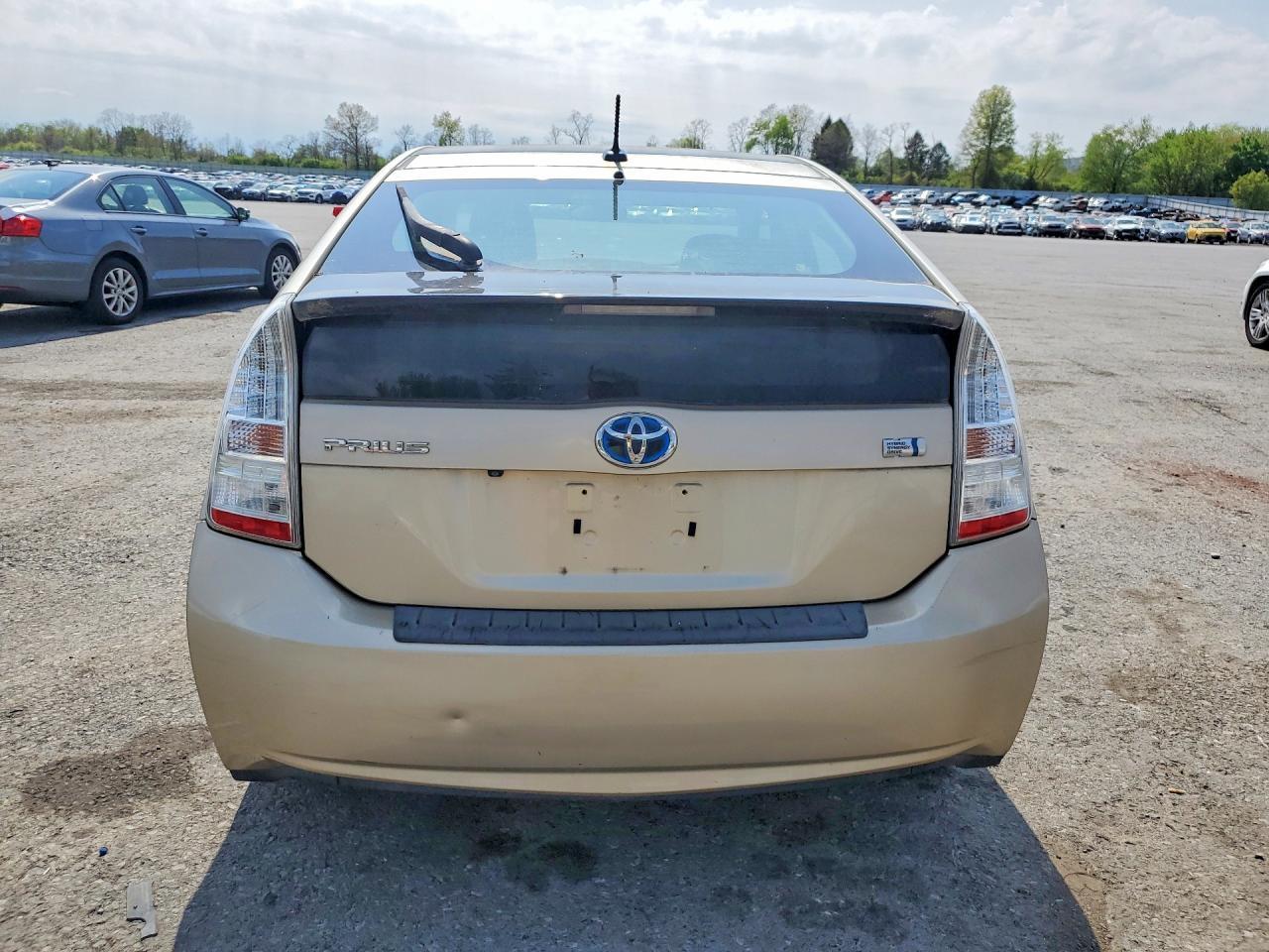 2011 Toyota Prius Three - Image 6