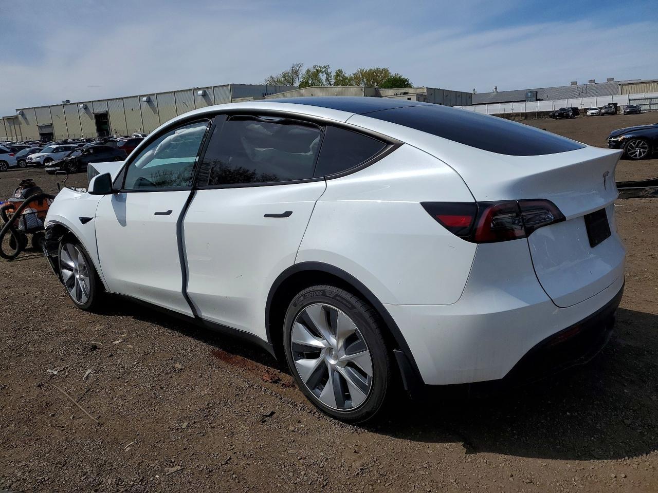 2023 Tesla Model Y - Фото 2