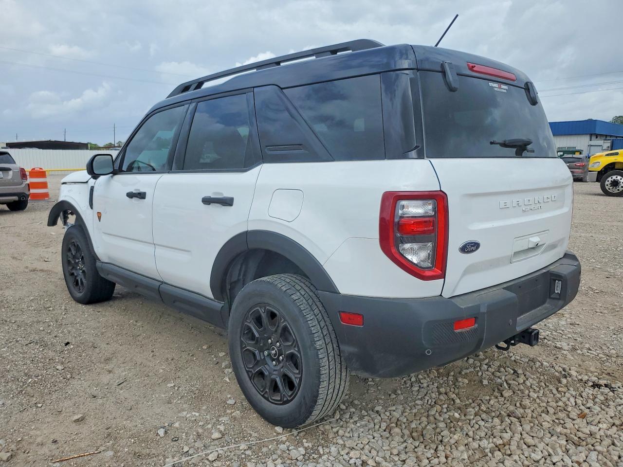 2025 Ford Bronco Sport Badlands - Image 2