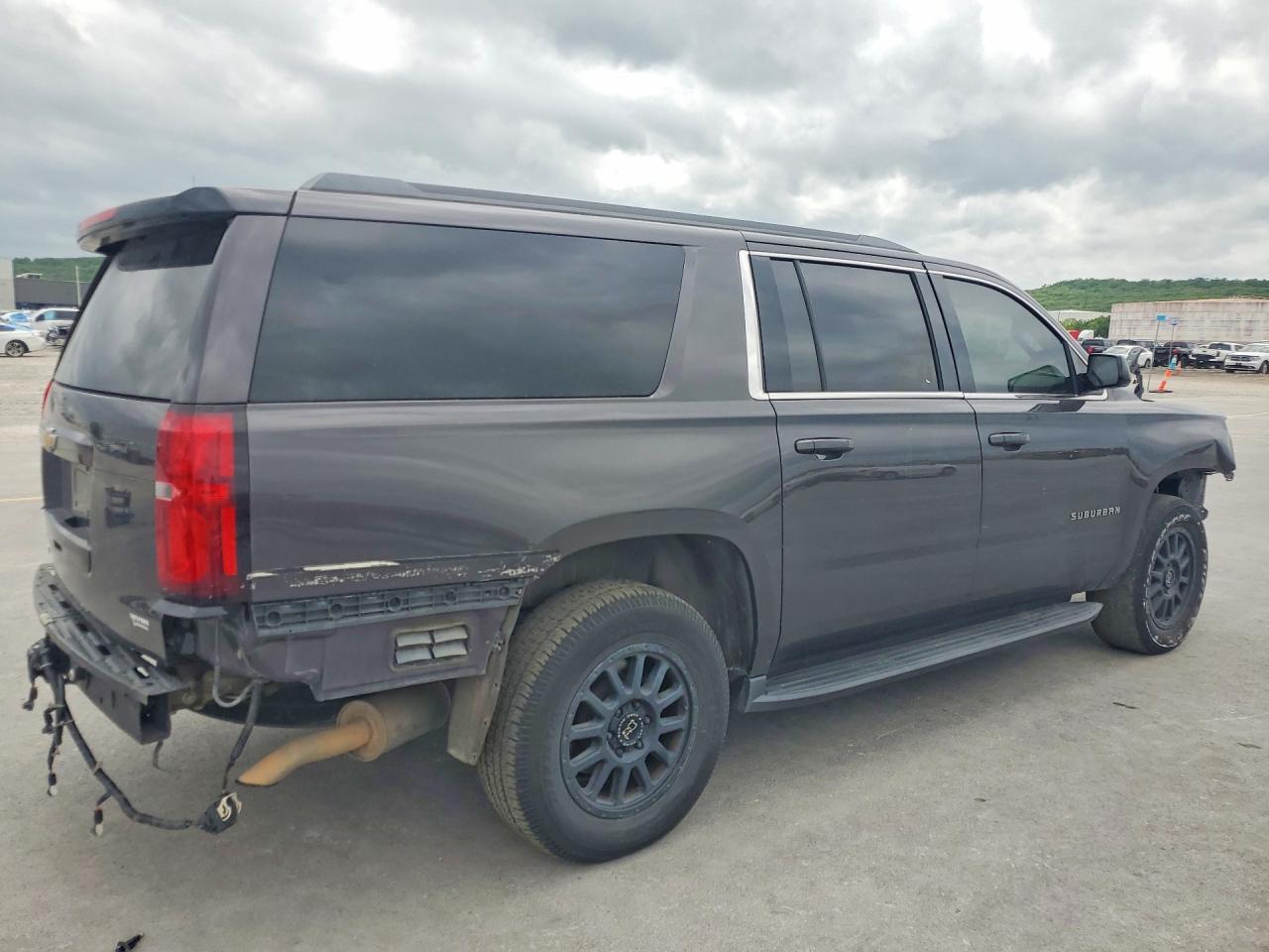 2017 Chevrolet Suburban C1500 Ls - Image 3