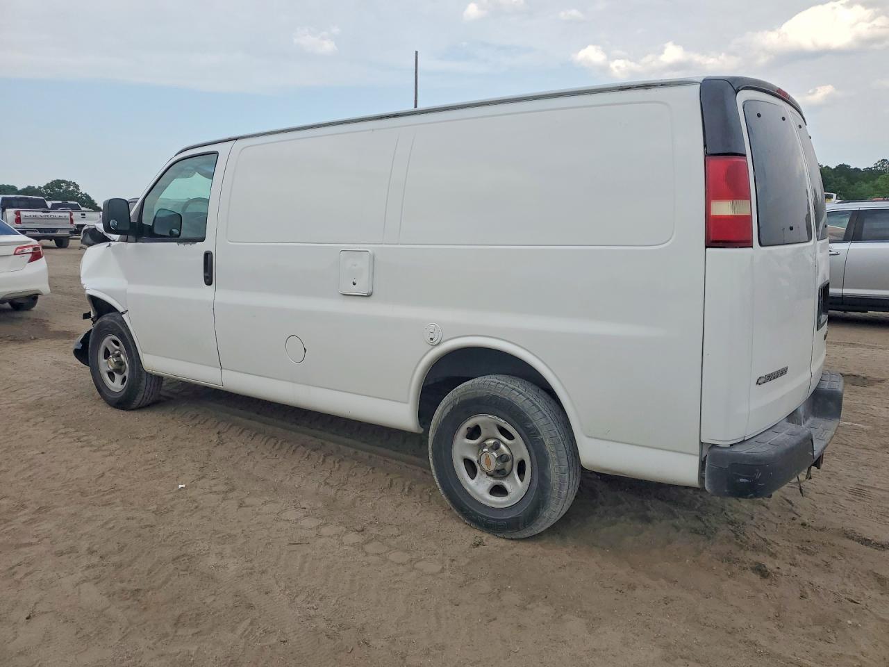 2004 Chevrolet Express G1500 - Image 2