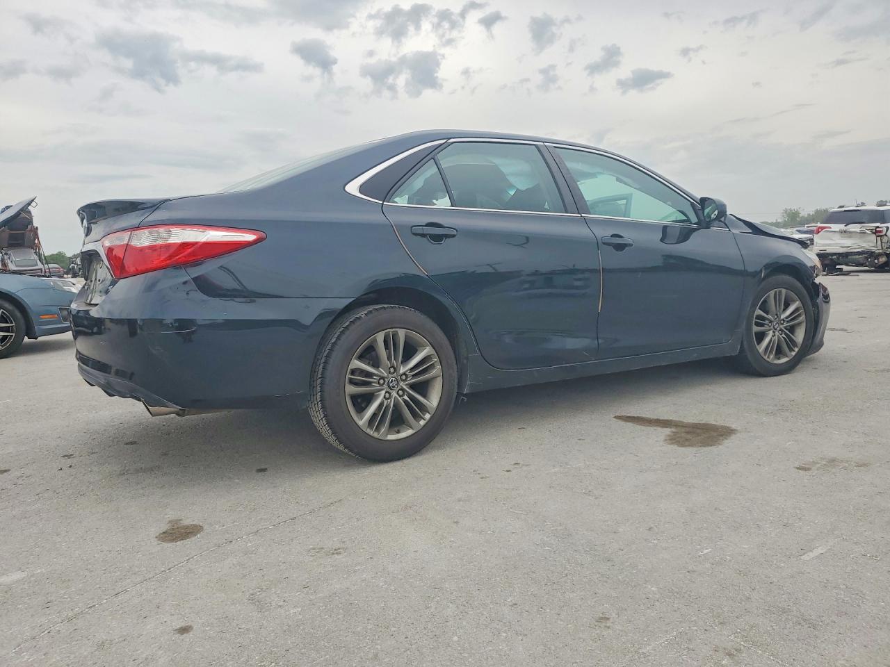 2016 Toyota Camry Se - Image 3