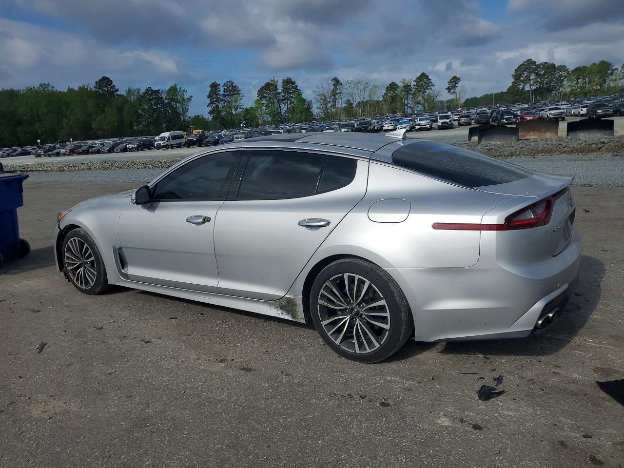 2018 Kia Stinger Premium - Image 2