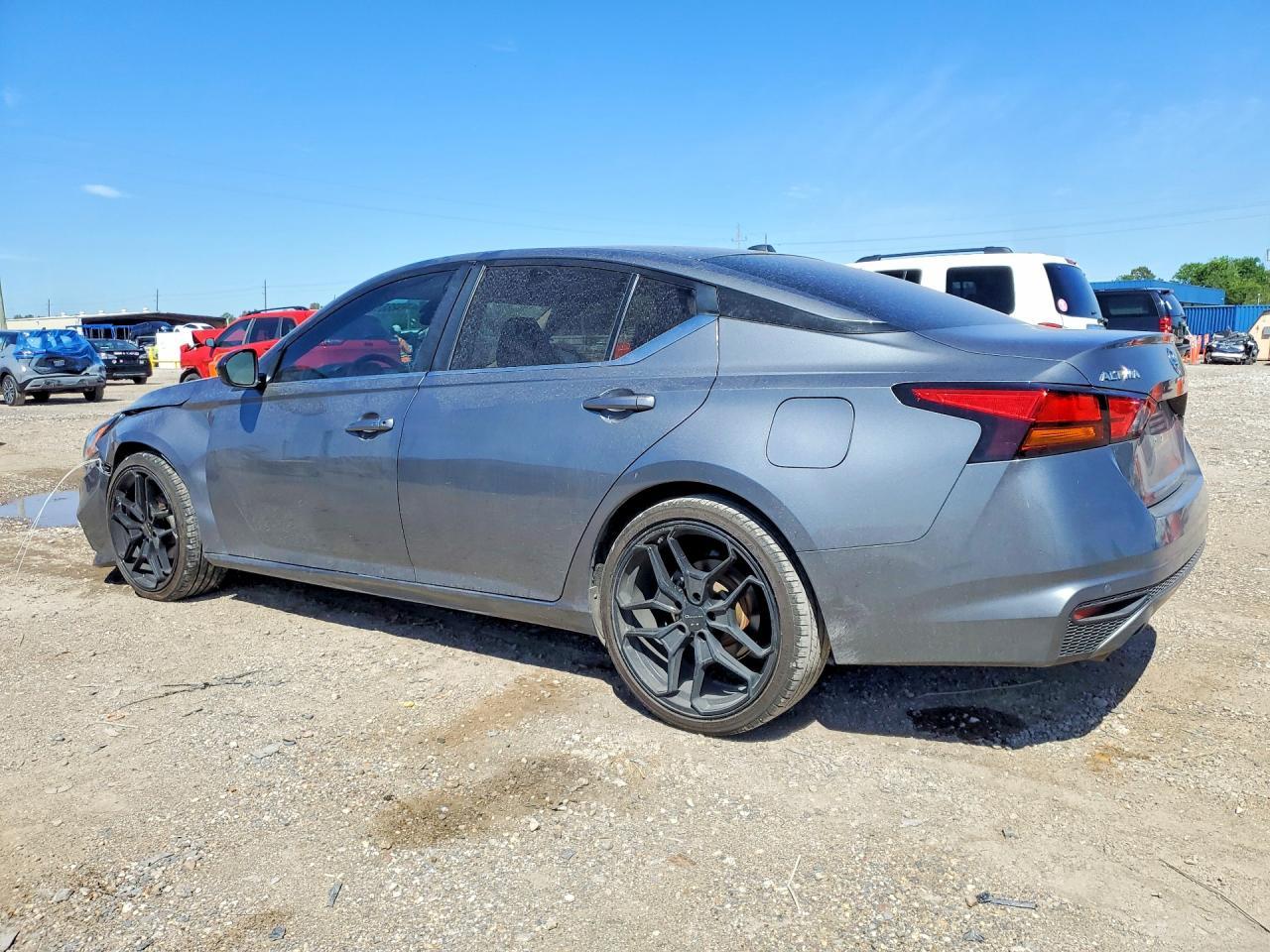 2021 Nissan Altima 2.5 Sr - Image 2