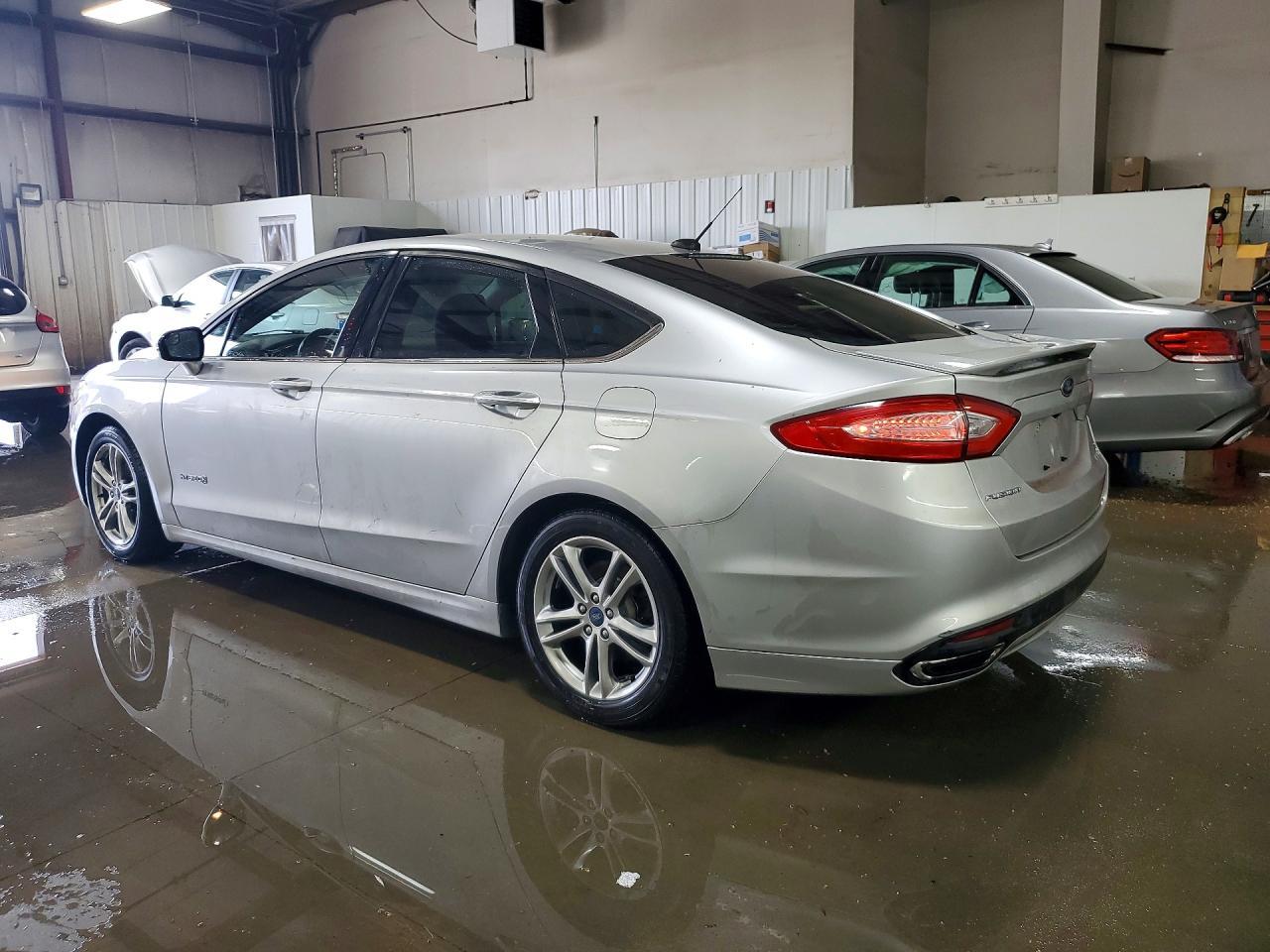 2016 Ford Fusion Se Hybrid - Image 2