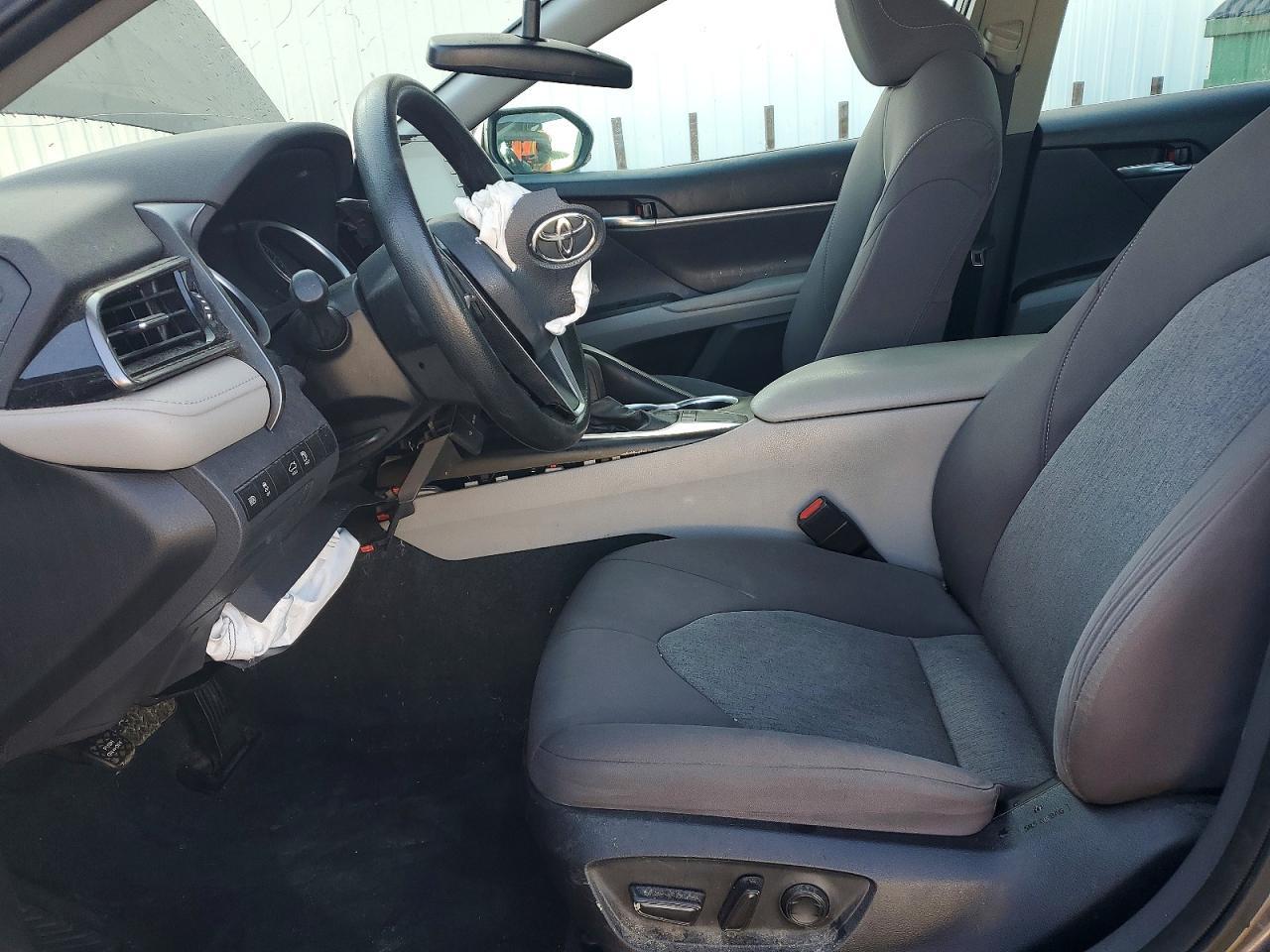 2022 Toyota Camry Le - Image 7