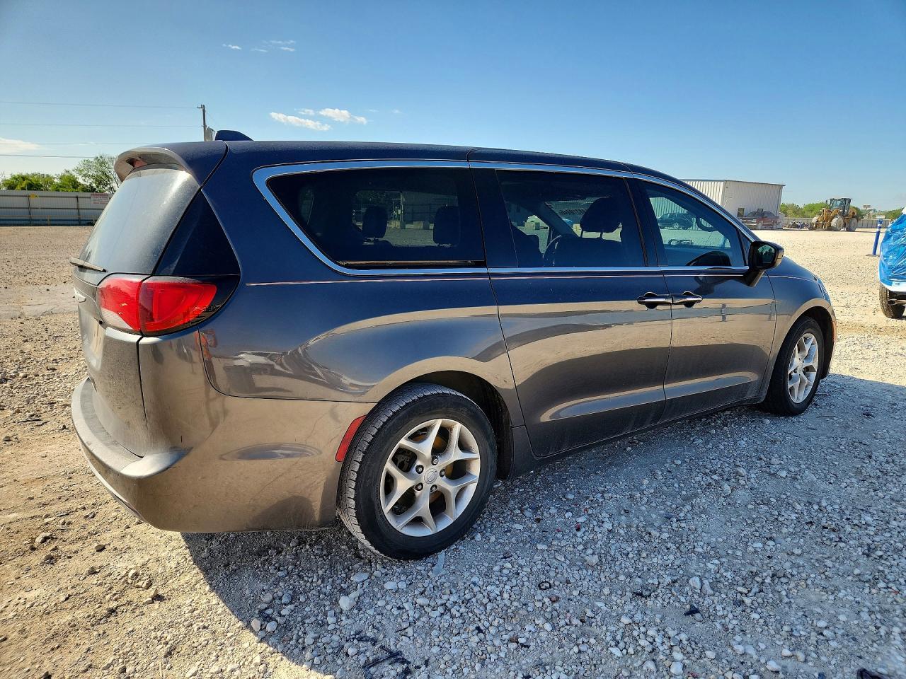 2017 Chrysler Pacifica Touring - Image 3