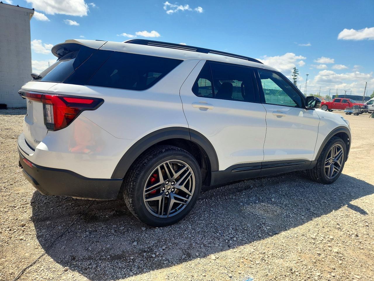 2025 Ford Explorer St-Line - Image 3