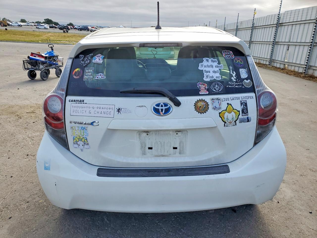 2014 Toyota Prius C One - Image 6