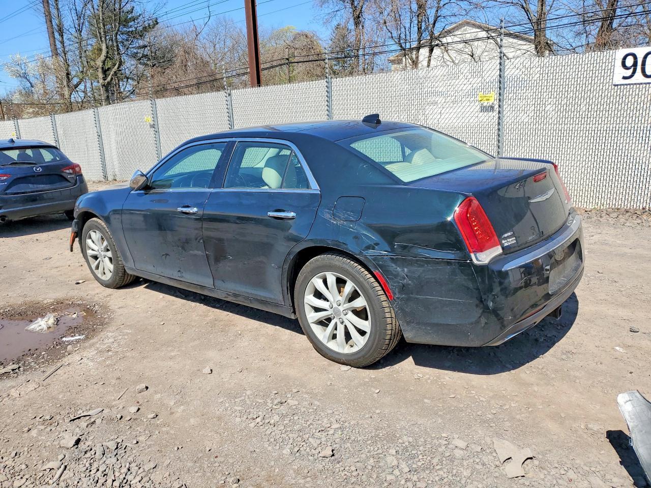 2016 Chrysler 300 Limited - Фото 2