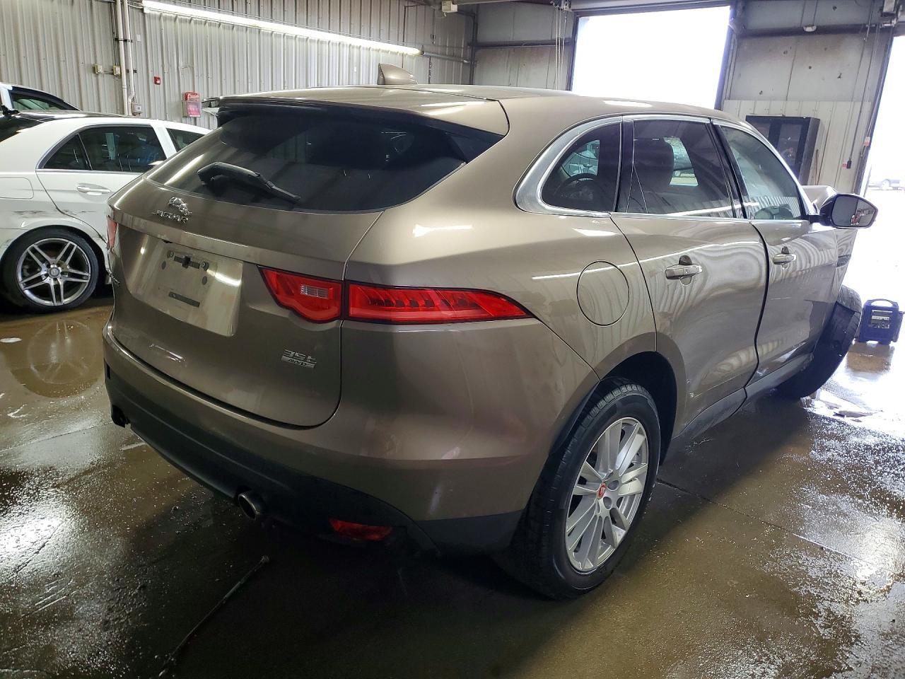 2017 Jaguar F-Pace Prestige - Фото 3