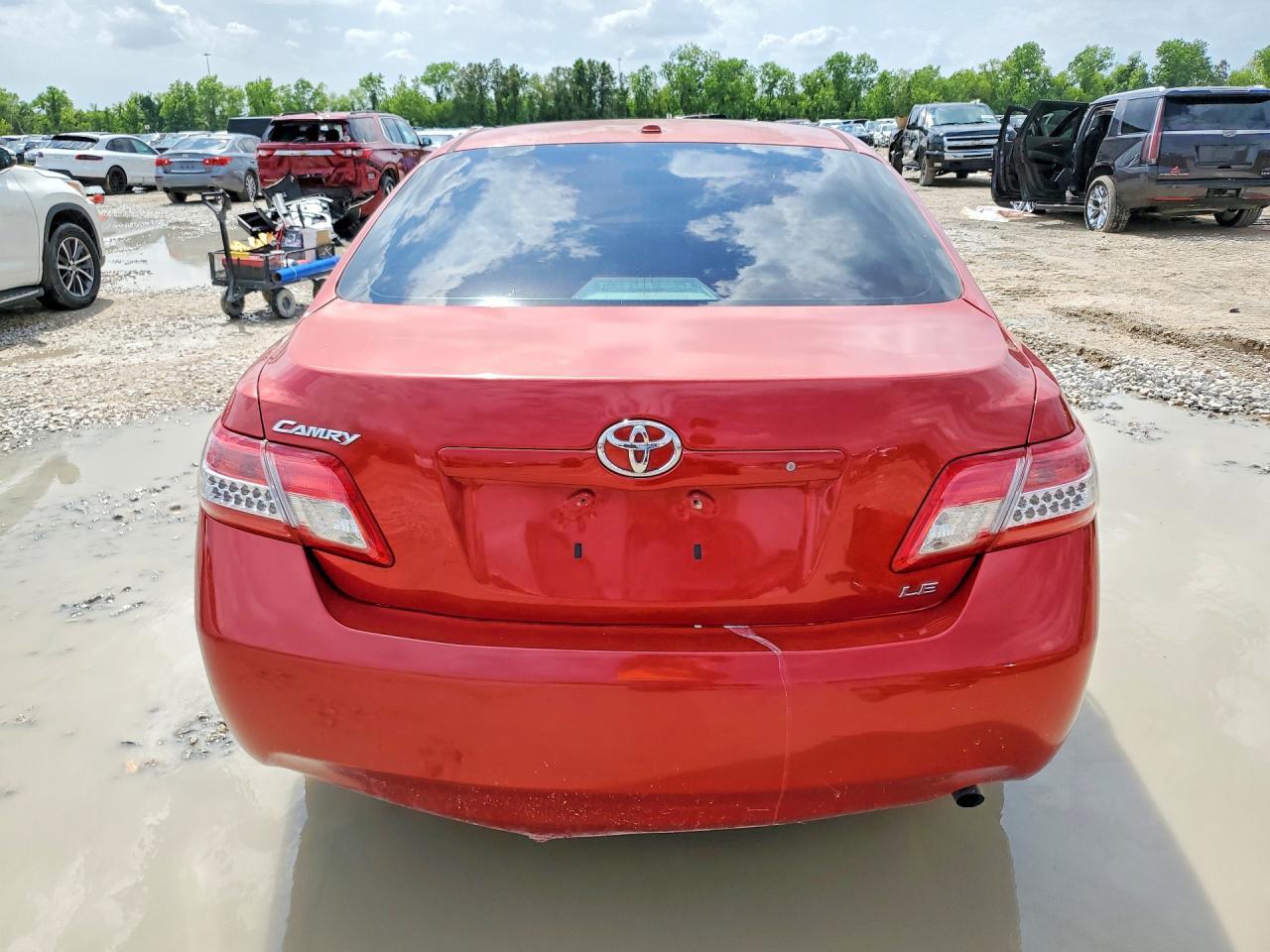 2010 Toyota Camry Le - Фото 6