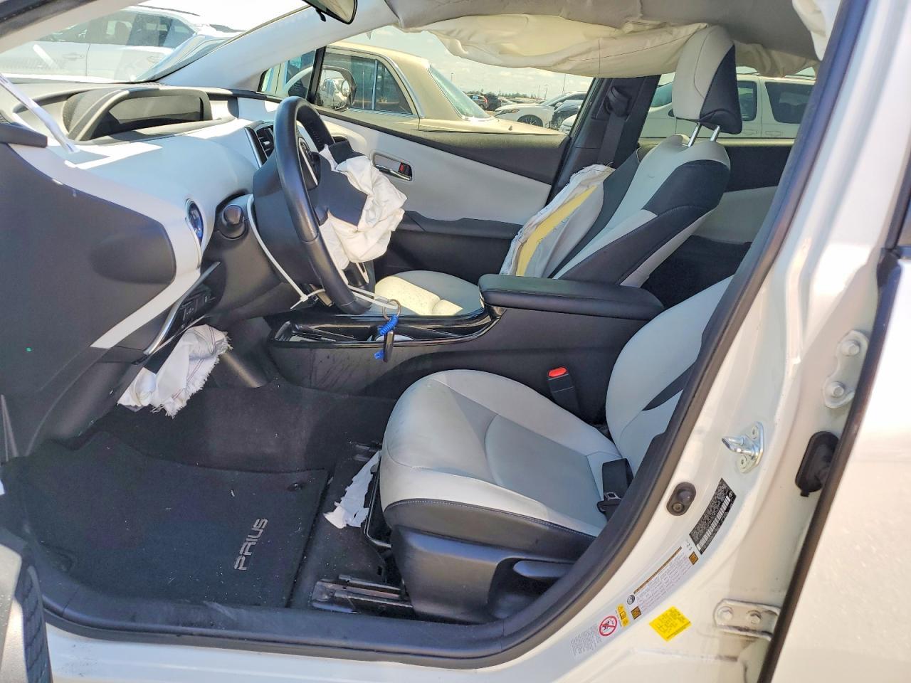 2016 Toyota Prius Three Touring - Фото 7